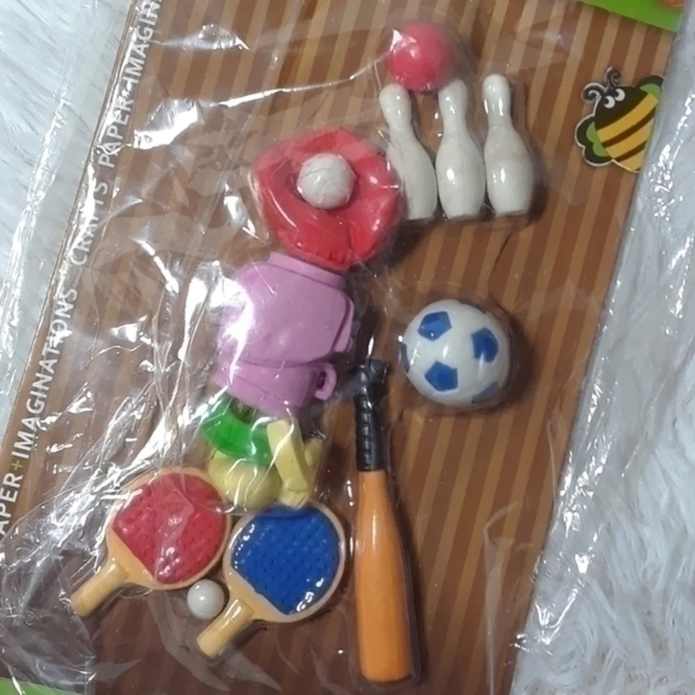 🛍Assorted Sports Themed Rubber Erasers-6 Ct.